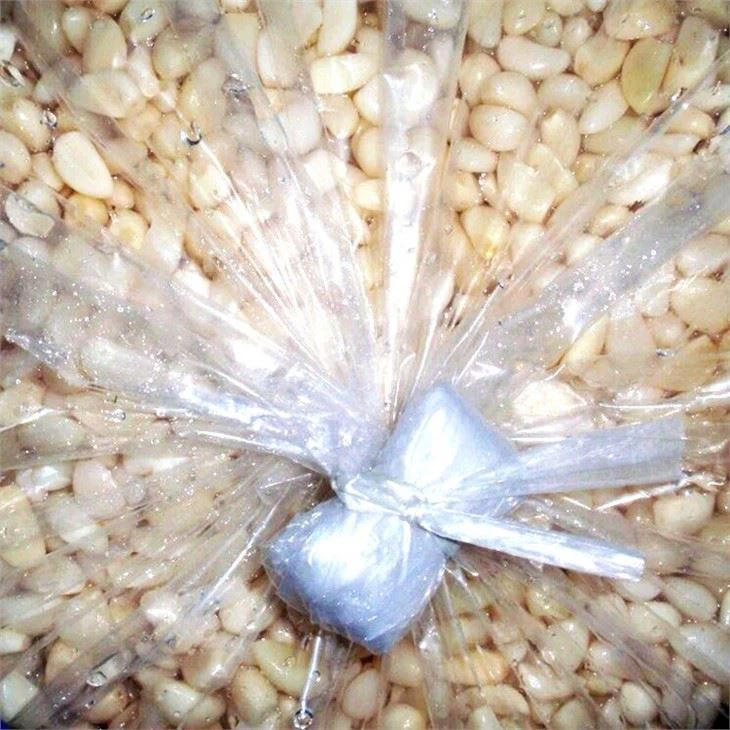 Pickled Garlic Clove In Brine (2)